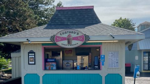 Outside of Custard's Cones and Sundaes at Six Flags