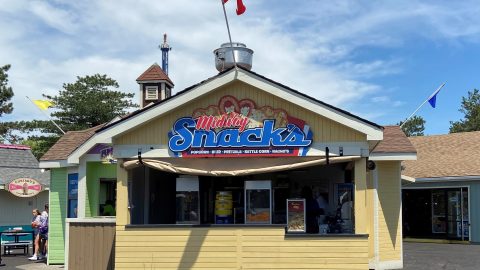 exterior of midway snacks at six flags